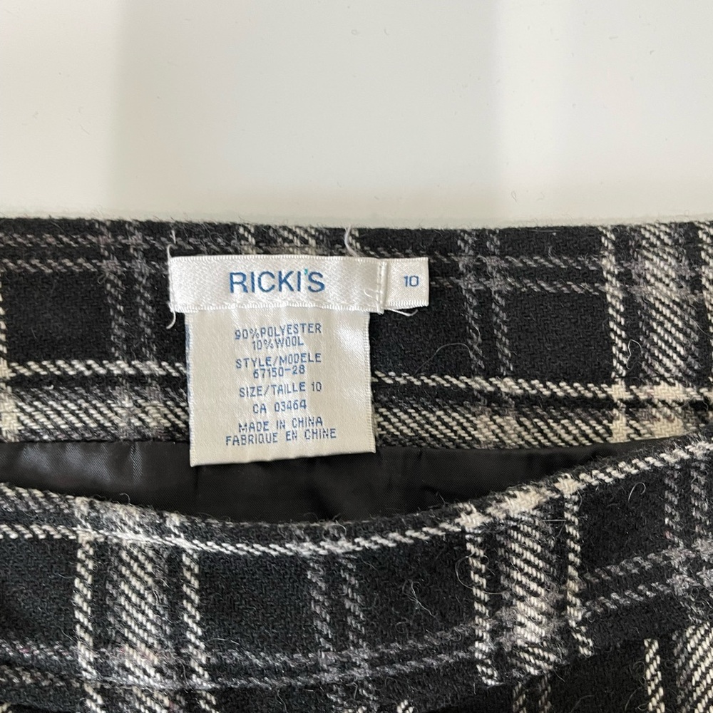 Plaid kilt style mini perfect for fall!